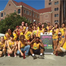 Students Recycling at FSU Tailgate
