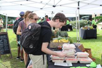 student at Seminole Dining Fresh Market